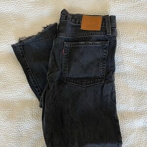 Distressed Black Levi’s wedgie straight